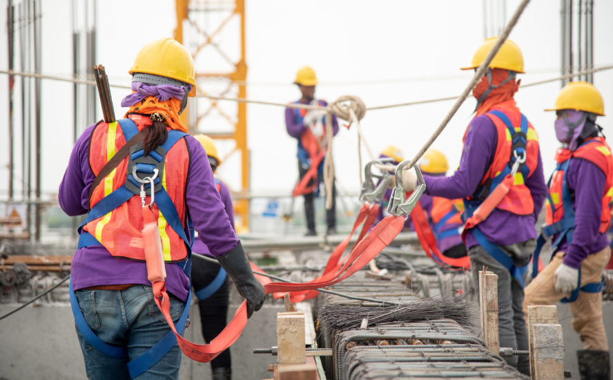 Cómo evolucionan los arneses y líneas de vida para una industria más segura
