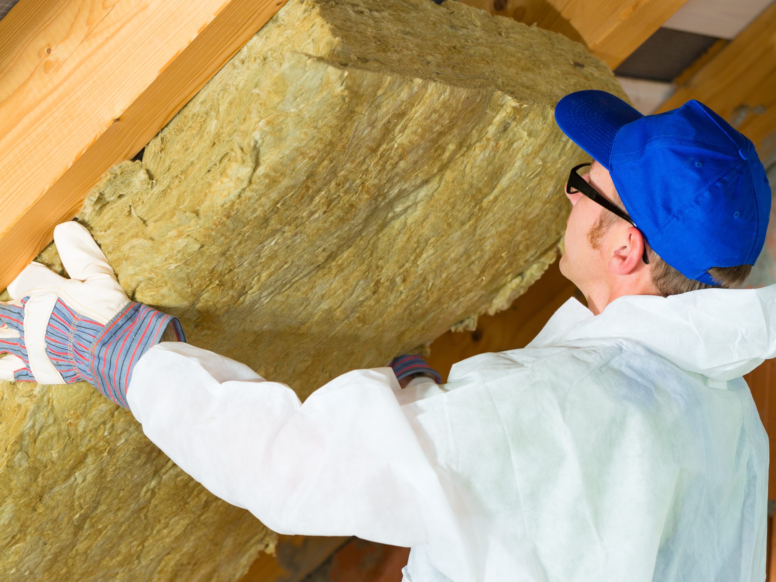 Worker setting thermal insulating material