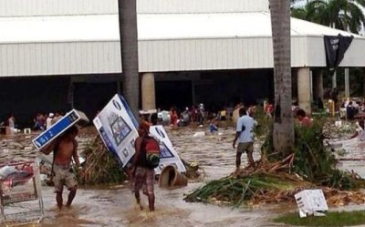 Saqueo y rapiña a Costco Punta Diamante