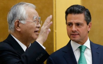 Hiromasa Yonekura y Enrique Peña Nieto