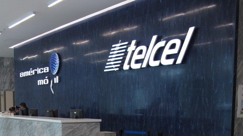 Caen acciones telcel