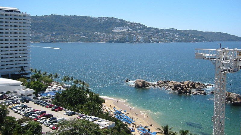 Acapulco vacío este puente 2014