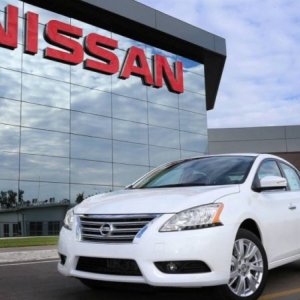 Nissan celebra el aniversario de su planta alimentada con energías renovables
