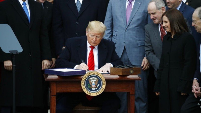 donald trump firma el t-mec