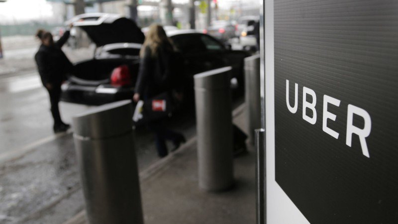 Uber will give minimum wage and paid holidays to its British drivers