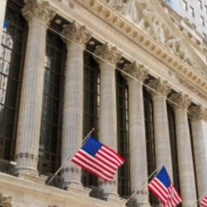 Wall Street abre a la baja por decisión esperada sobre tasas de interés