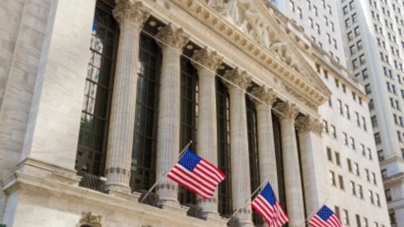 Wall Street abre a la baja por decisión esperada sobre tasas de interés