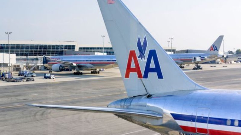 American Airlines reanuda sus vuelos en EE. UU. tras un fallo técnico que provocó la suspensión temp