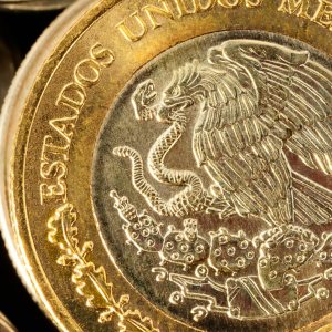 Peso mexicano cae