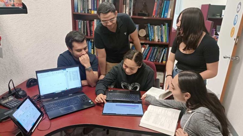 Estudiantes del TEC de MONTERREY