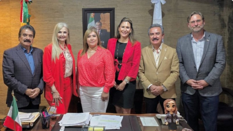 Uni-Trade y Starr Camargo