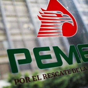 Las exportaciones de Pemex suben en julio, mientras el procesamiento baja